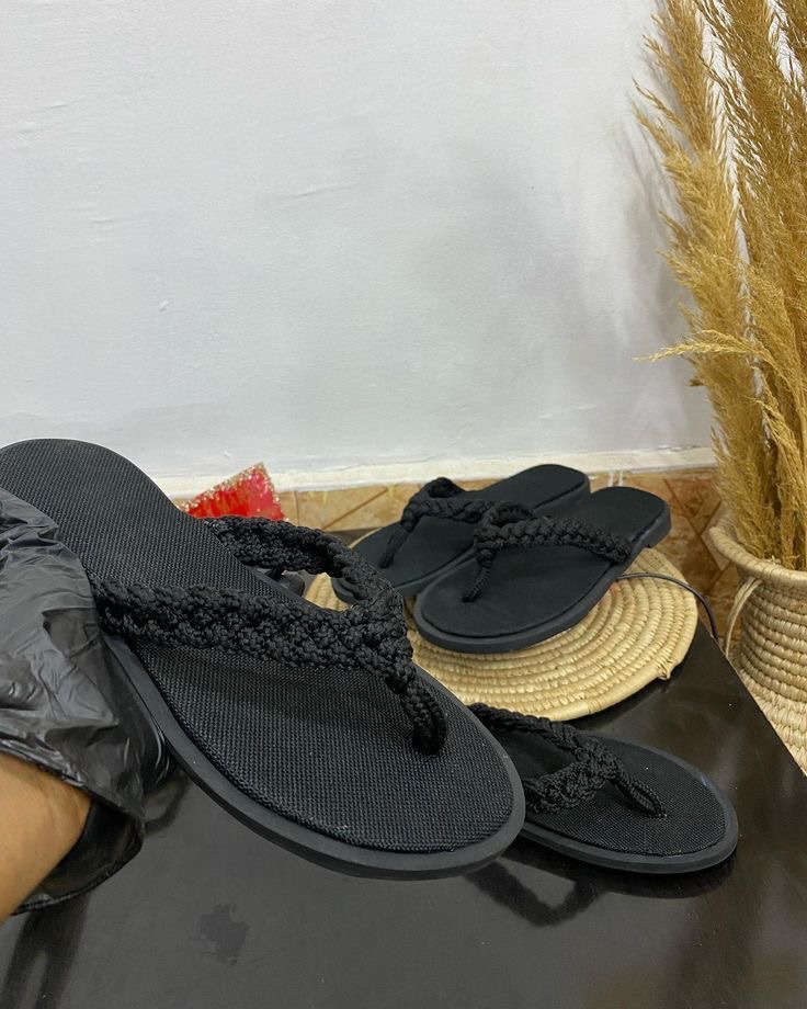 Unisex flat slippers